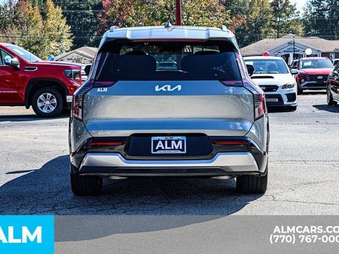 Used 2024 Kia EV9 Land image 12