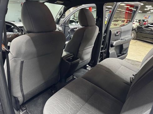 Used 2018 Toyota Tacoma TRD Sport AWD/4WD image 42