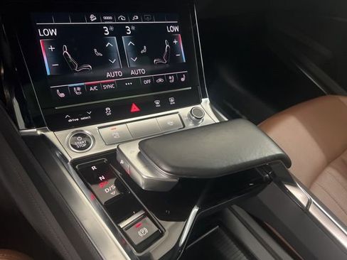 Used 2021 Audi e-tron Premium Plus w/ Premium Plus Package image 35