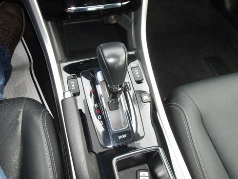 Used 2017 Honda Accord EX-L image 18