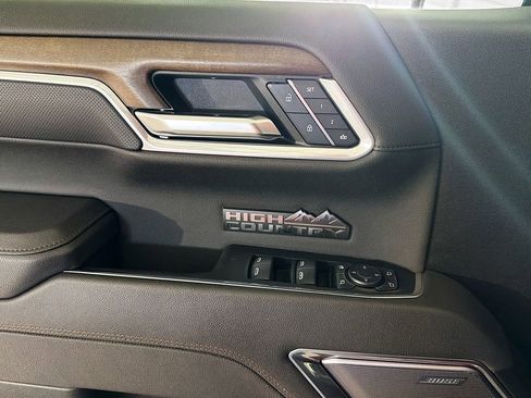 Used 2025 Chevrolet Silverado 1500 High Country w/ Technology Package image 19