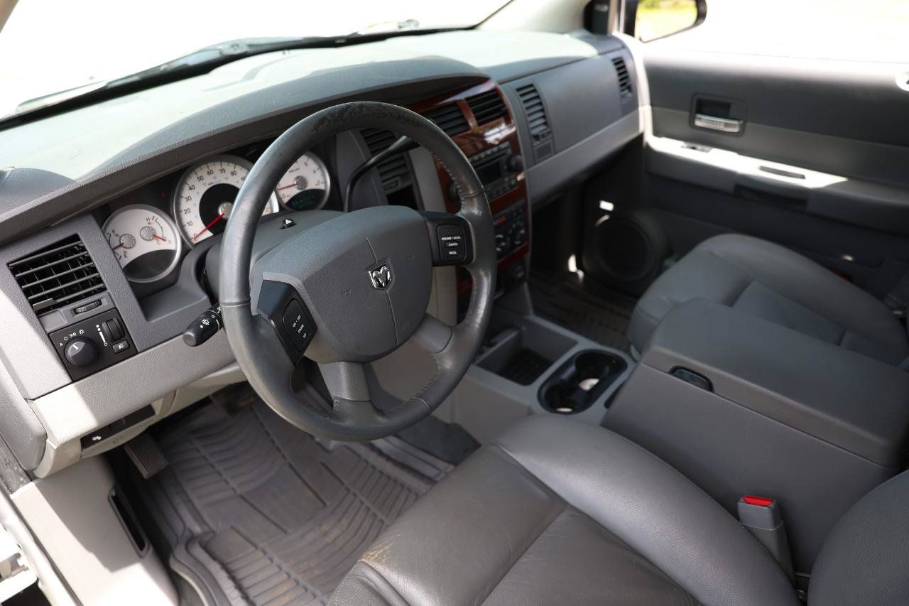 Used 2005 Dodge Durango SLT RWD image 4