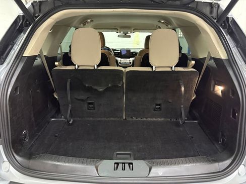 Used 2023 Ford Explorer XLT image 14