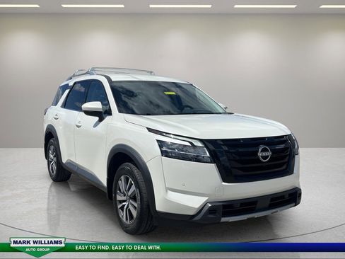 Used 2023 Nissan Pathfinder SL w/ Black Appearance Package AWD/4WD image 1