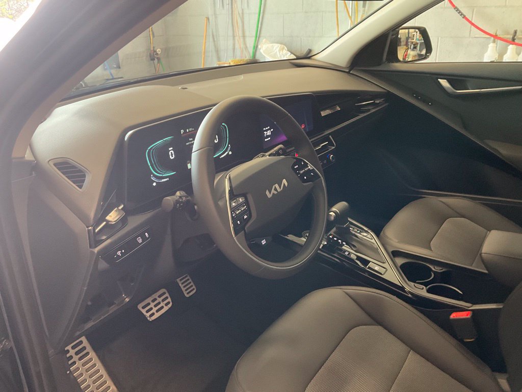 Used 2025 Kia Niro EX Touring FWD image 12