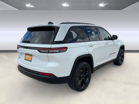 Certified 2022 Jeep Grand Cherokee Altitude image 9