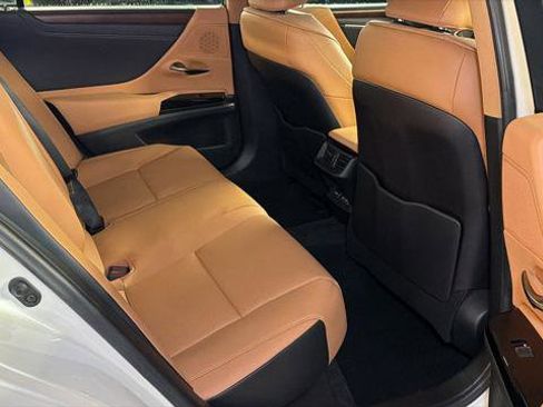 Certified 2023 Lexus ES 250 w/ Premium Package AWD/4WD image 14