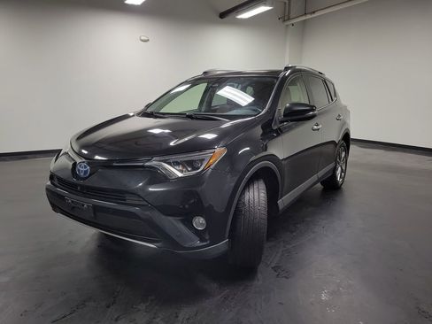 Used 2017 Toyota RAV4 Limited image 4