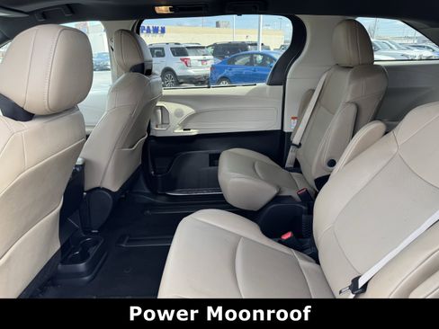 Used 2024 Toyota Sienna XLE image 5