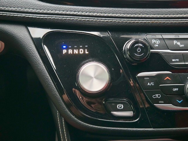 Used 2021 Chrysler Pacifica Limited w/ Uconnect Theater Family Group FWD image 25