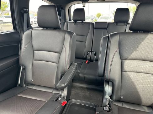 Used 2022 Honda Pilot Black Edition image 9