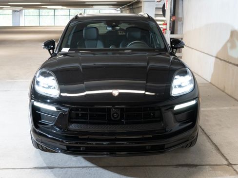 Certified 2026 Porsche Macan AWD/4WD image 6