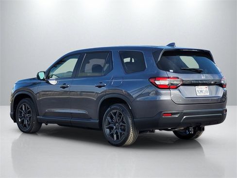 Used 2023 Honda Pilot LX image 6