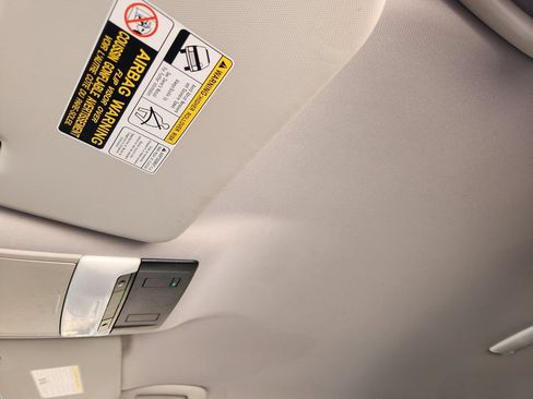 Used 2021 Nissan Rogue SV FWD image 18