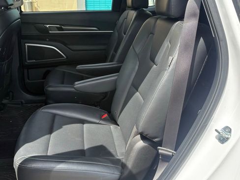 Used 2023 Kia Telluride S w/ S Sunroof Package image 11