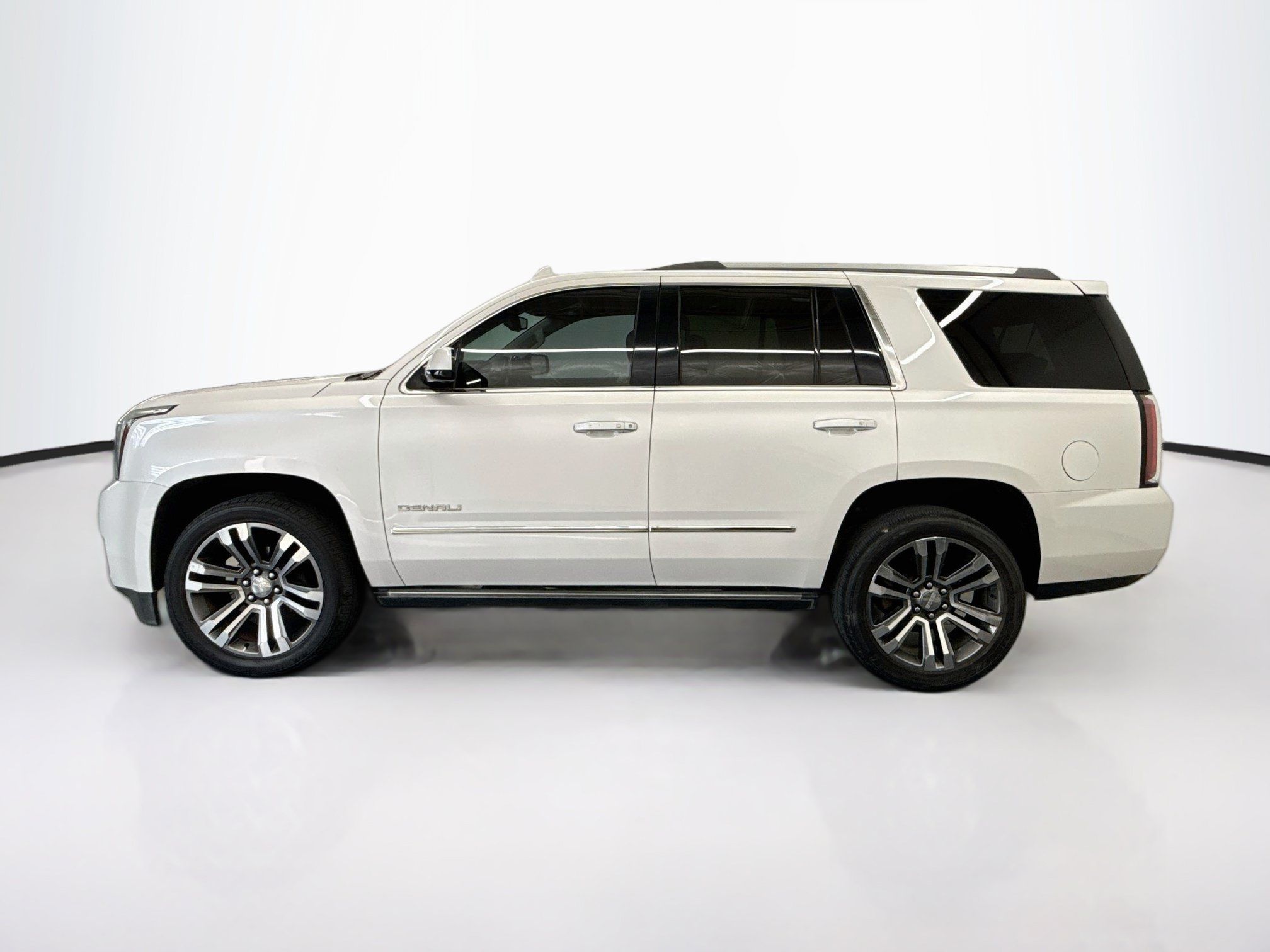 Used 2020 GMC Yukon Denali w/ Denali Premium Package RWD image 4