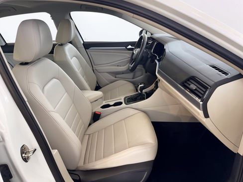 Used 2024 Volkswagen Jetta SE w/ Panoramic Sunroof Package FWD image 30