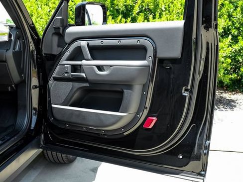 New 2026 Land Rover Defender 90 V8 AWD/4WD image 40