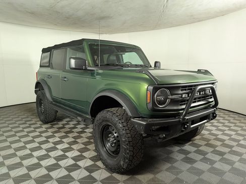 Used 2022 Ford Bronco Black Diamond image 5