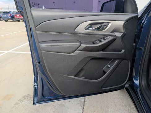 Used 2023 Chevrolet Traverse LT FWD image 21