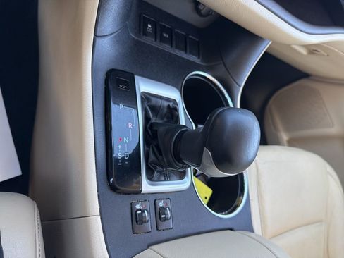 Used 2014 Toyota Highlander XLE image 15