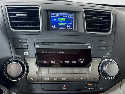 Used 2011 Toyota Highlander Limited w/ Tow Pkg AWD/4WD image 14