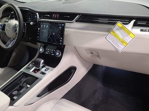 New 2026 Jaguar F-PACE R-Dynamic S image 4