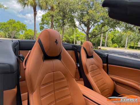 Used 2017 Ferrari California T RWD image 35