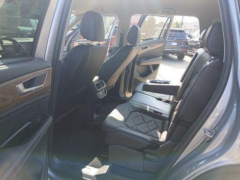 Certified 2025 Volkswagen Atlas SE FWD image 20