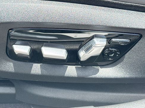 Used 2019 BMW M550i xDrive AWD/4WD image 25