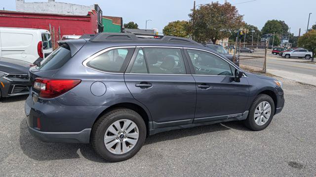 Used 2017 Subaru Outback 2.5i AWD/4WD image 11