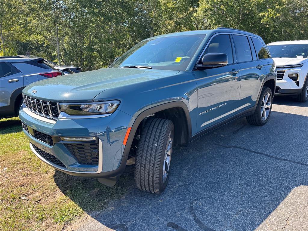 Used 2026 Jeep Grand Cherokee Limited w/ Luxury Tech Group II AWD/4WD image 9
