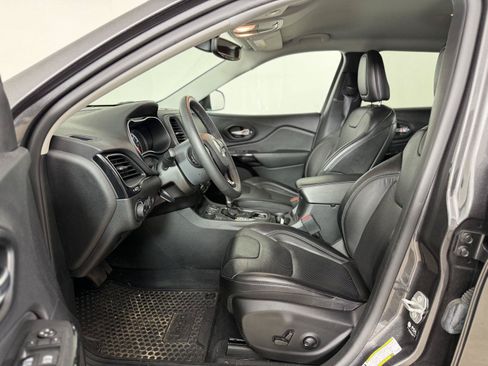 Used 2023 Jeep Cherokee Altitude Lux AWD/4WD image 2