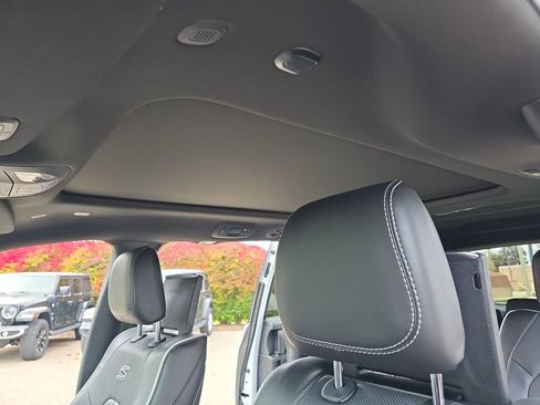 New 2026 Chrysler Pacifica Limited w/ Uconnect Theater Family Group image 33