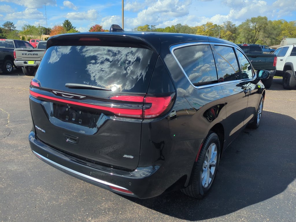 New 2027 Chrysler Pacifica Select AWD/4WD image 6
