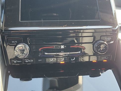 New 2025 Jeep Grand Cherokee Laredo image 21