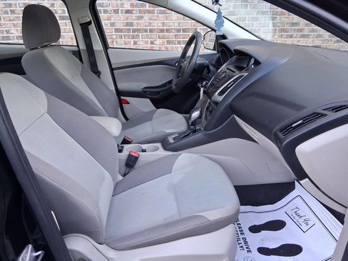 Used 2014 Ford Focus SE FWD image 12