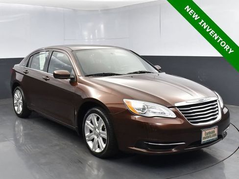 Used 2013 Chrysler 200 Touring FWD image 2