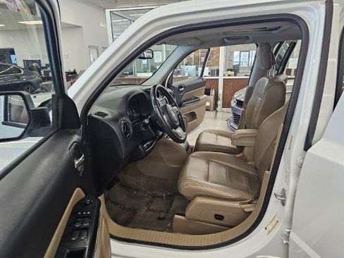 Used 2014 Jeep Patriot Limited w/ Sun/Sound Group AWD/4WD image 8