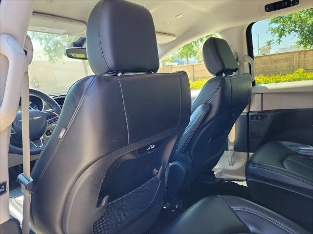 Used 2023 Chrysler Pacifica Touring-L FWD image 14