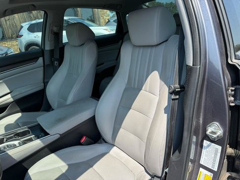 Used 2018 Honda Accord Touring image 6