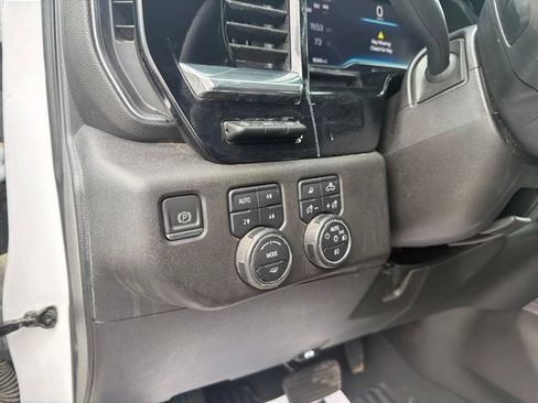 Used 2024 Chevrolet Silverado 2500 LTZ w/ LTZ Convenience Package AWD/4WD image 17