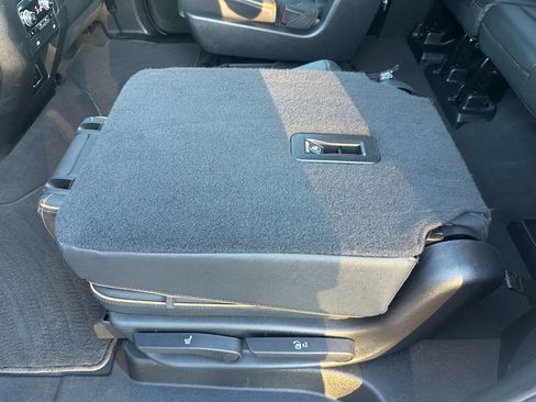 Used 2022 GMC Yukon XL AT4 image 23