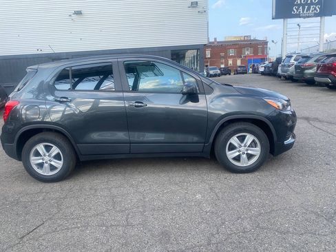 Used 2020 Chevrolet Trax LS w/ Tint and Cruise Package FWD image 7