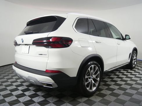 Certified 2026 BMW X5 sDrive40i w/ Climate Comfort Package RWD image 5