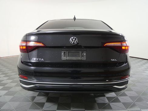 Used 2024 Volkswagen Jetta SEL FWD image 4