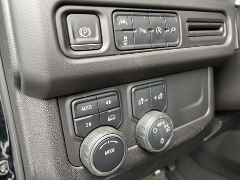 Used 2022 Chevrolet Suburban LT image 29