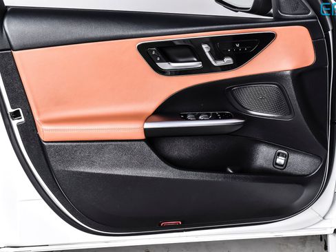 Used 2025 Mercedes-Benz C 300 4MATIC Sedan image 15