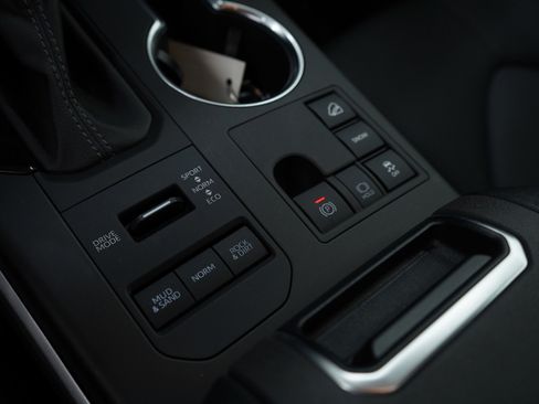 Used 2023 Toyota Highlander XLE image 21