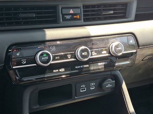 Used 2023 Honda Pilot Touring image 17